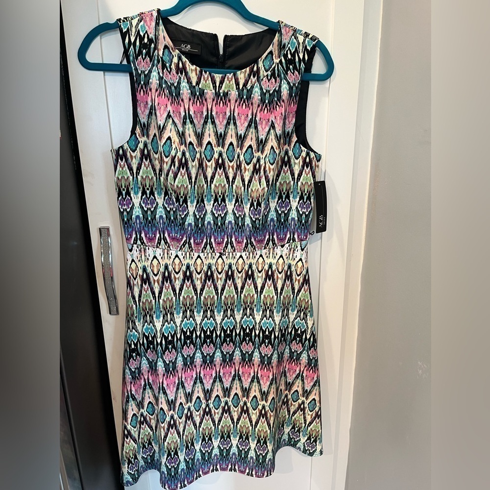 AB studio women’s multi-colored sleeveless chevron print dress. Size 6. NWT